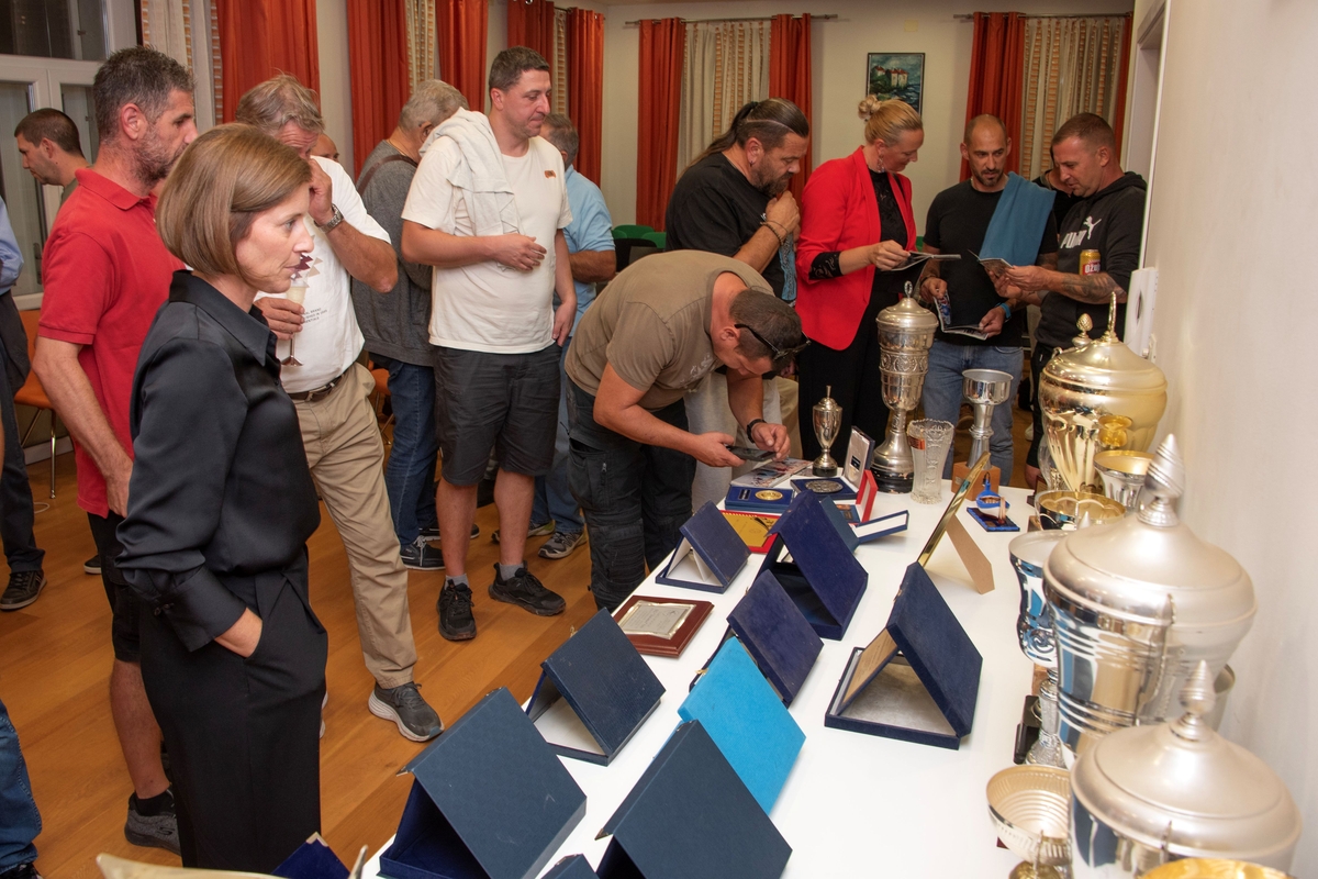 Razgledavanje trofeja i priznanja