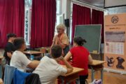 Biserka Goleš Glasnović pripovijeda o pisanju putopisa i svojim putovanjima učenicima Osnovne škole Turnić