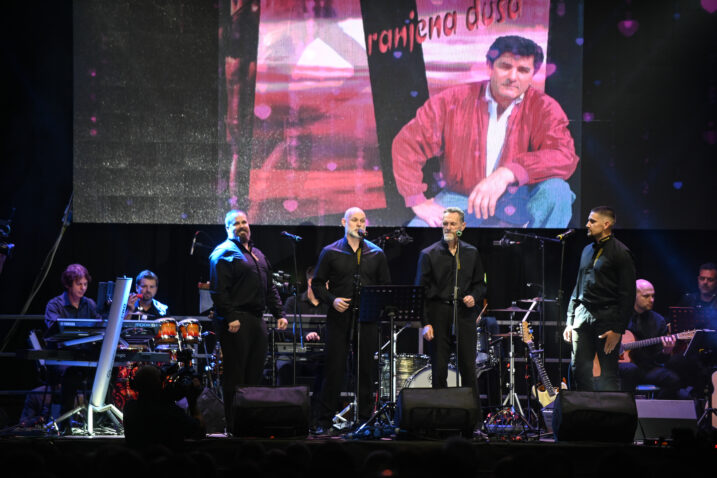 Svi su znali i svi su došli: U Centru Zamet održan koncert u čast riječkom pjevaču Daliboru Brunu