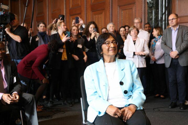 Navi Pillay snimljena u povijesnoj dvorani suda u Nurembergu nakon objave odluke o Nobelovoj nagradi za mir / Foto Frank BOXLER / AFP