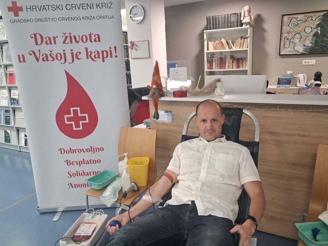 Krv je darovao i dekan FMTU-a Marko Perić / Foto Radovan Trinajstić