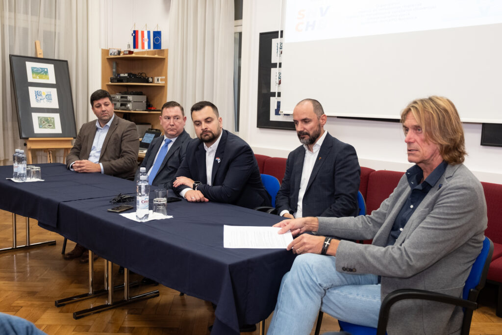 Zajednice nacionalnih manjina u Hrvatskoj njeguju stalni dijalog, no njihove aktivnosti trebalo bi snažnije promovirati, istaknuto je na otvorenju međunarodnog skupa »(Ne)željene povijesne ličnosti – između sjećanja, zaborava i svojatanja« u Slovenskom domu KPD Bazovica