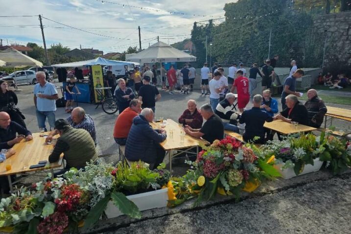 Nogomet, igranje karata i kuhanje kotlića obilježili ovogodišnju Lučinu u Rukavcu