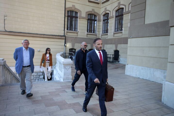 Vojko Obersnel i Samir Barač u društvu odvjetnika Anta Nobila dolaze na Županijski sud / Foto Goran Kovacic/PIXSELL