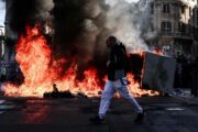 Silina prosvjeda i njihova masovnost zatekli su vlast u Francuskoj - palež na ulicama Marseillea / Foto AFP