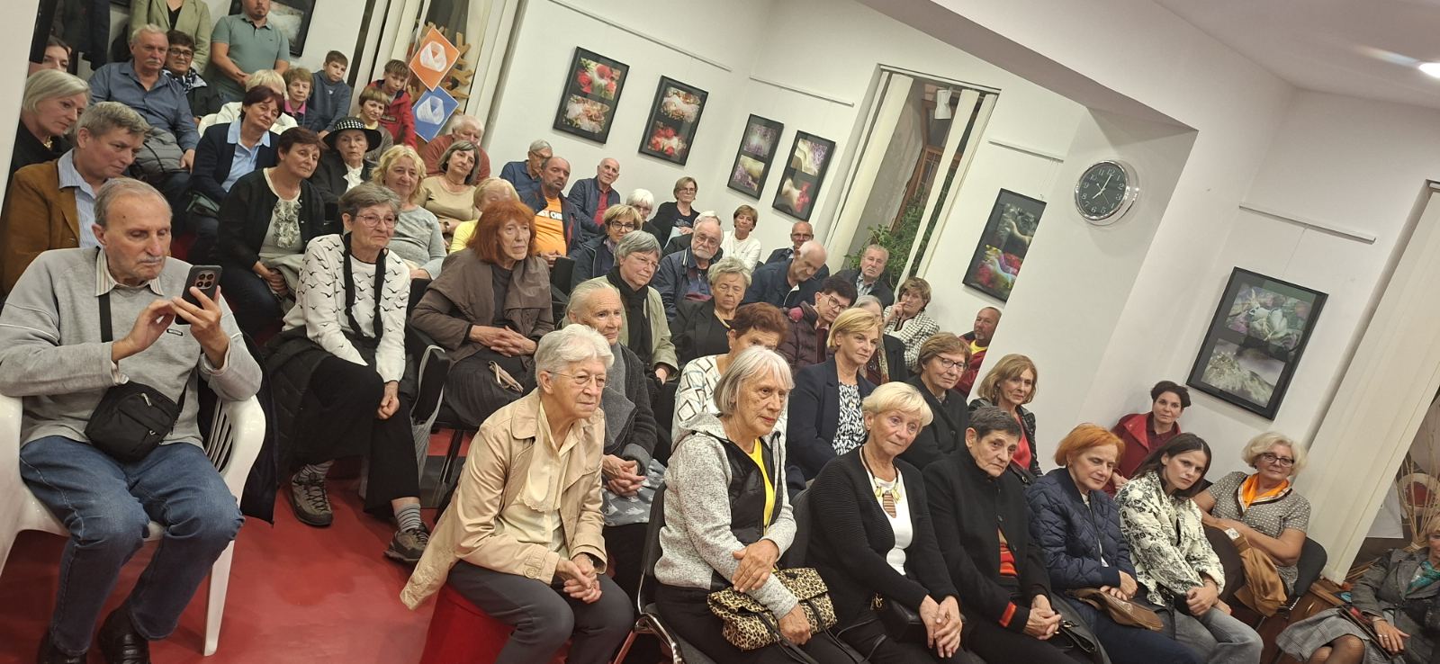 Narodna čitaonica i knjižnica bila je premalena za sve zainteresirane Novljane / Foto: Narodna čitaonica i knjižnica Novi Vinodolski