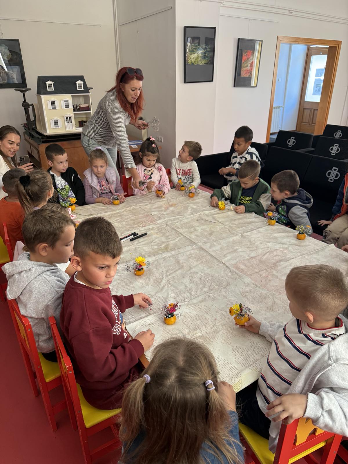 Djeca su postali pravi kreativni cvjećari / Foto: Narodna čitaonica i knjižnica Novi Vinodolski