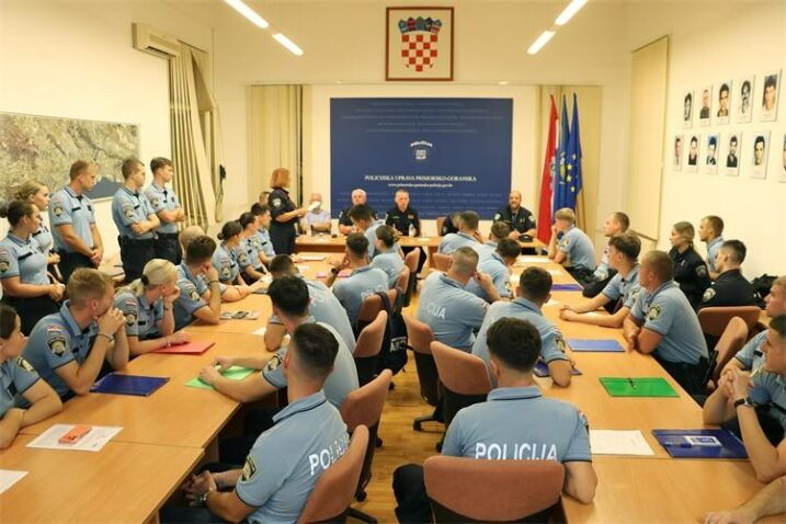 Foto PU primrosko-goranska